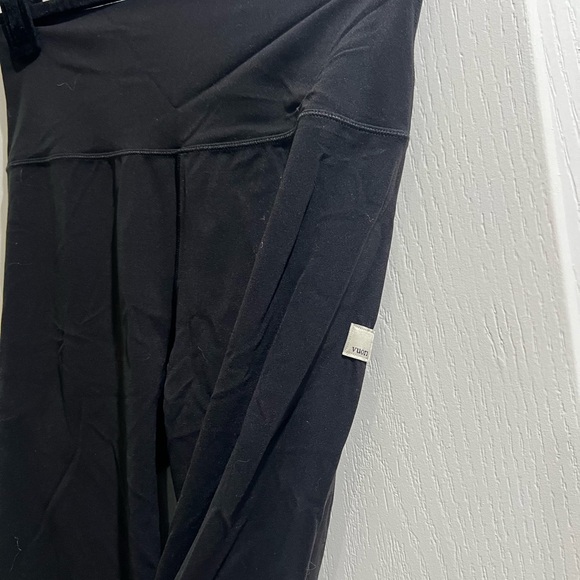 Vuori Women's VW4018 AllTheFeels Legging Black worn once - Picture 5 of 6